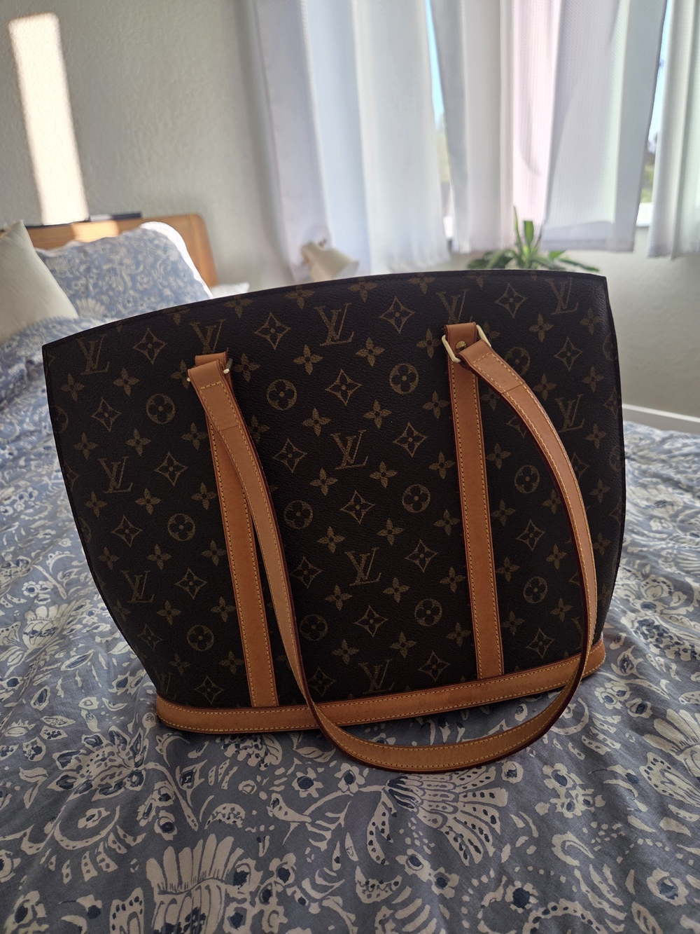 Louis Vuitton Monogram Sac shopping tote
